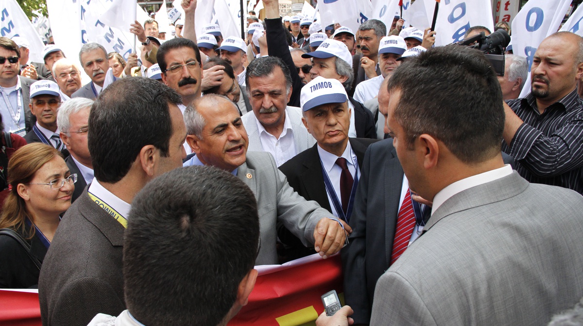 TMMOB Genel Kurulu'nda Kentsel Dönüşüm Protestosu
