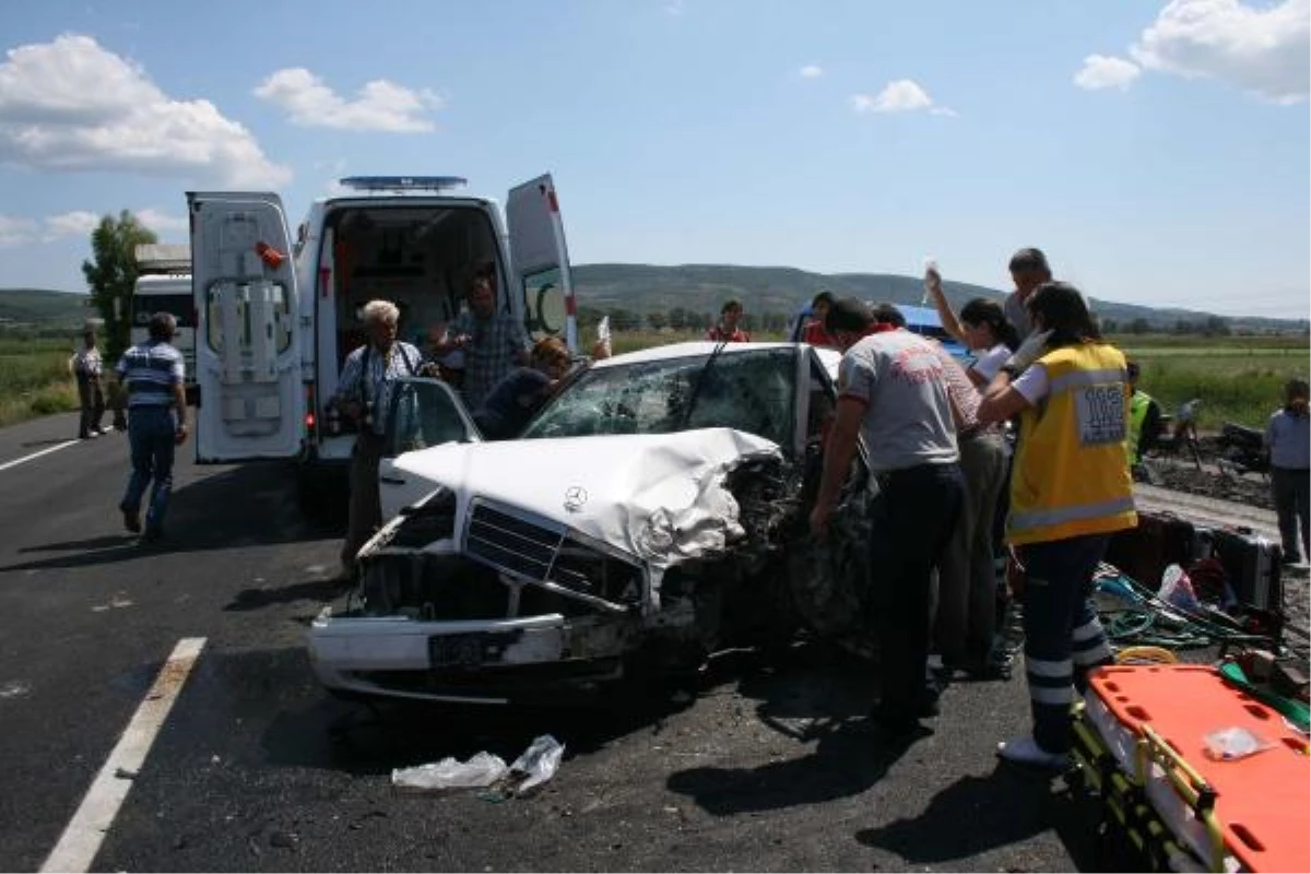 Tur Otobüsü ile Otomobil Çarpıştı: 36 Yaralı (2)