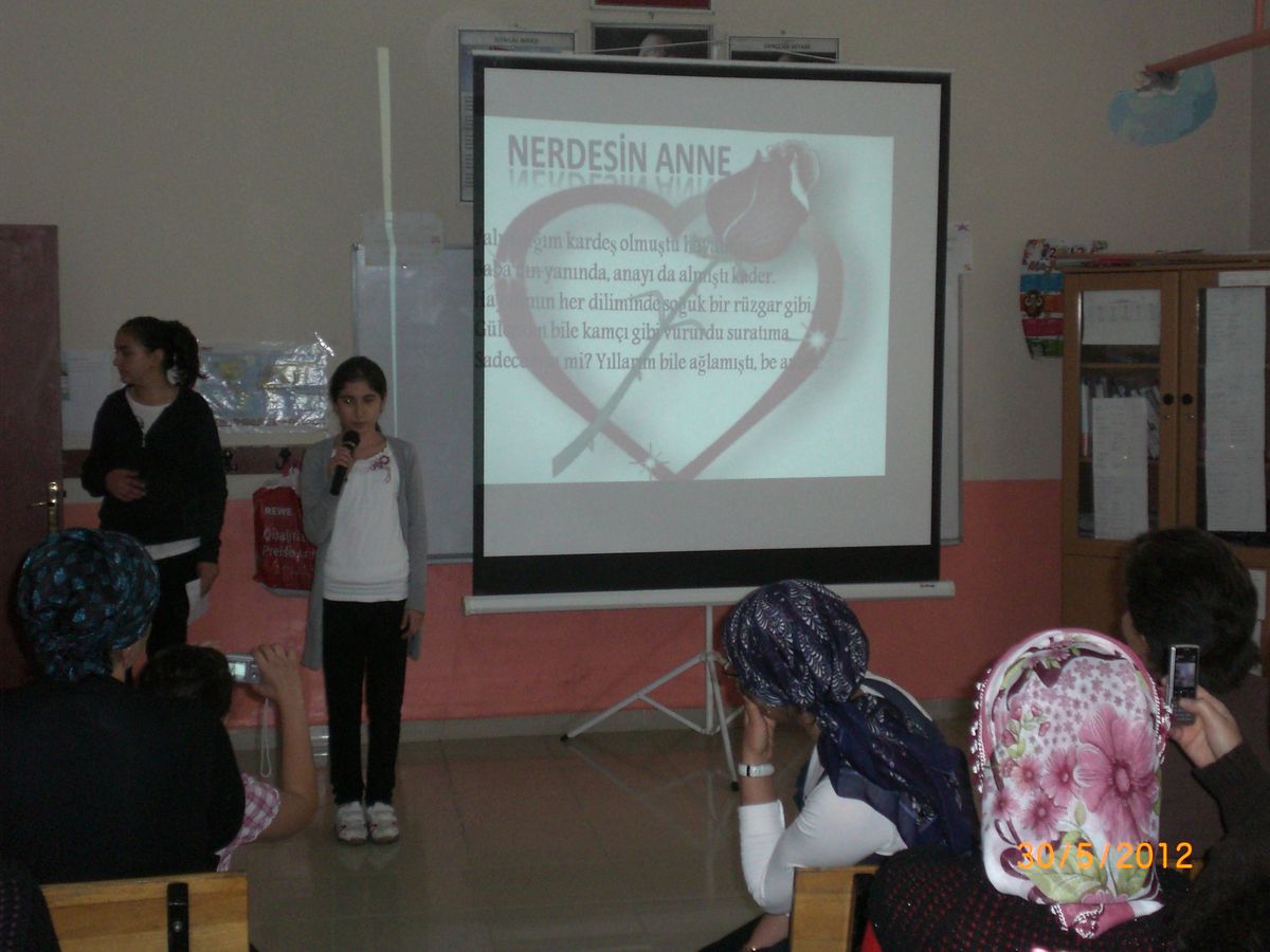 Türkali İlköğretim Okulu'nda Şiir Dinletisi Düzenlendi