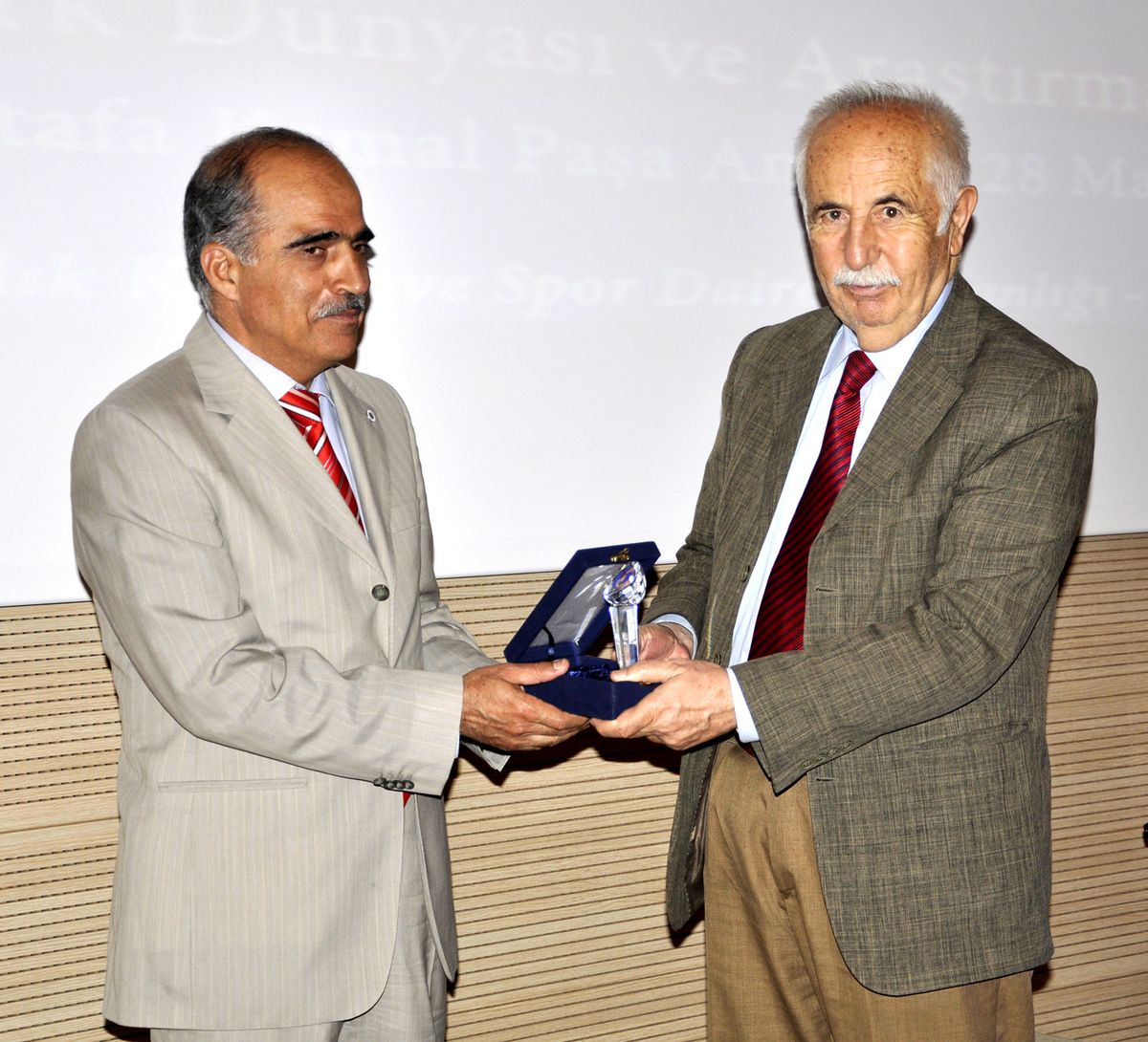 Uşak Üniversitesi'nde 'Türkistan ve Ahmet Yesevi İzlenimleri' Konferansı