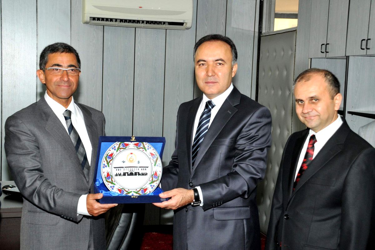 Vali Altıparmak PTT Başmüdürlüğü'nü Ziyaret Etti