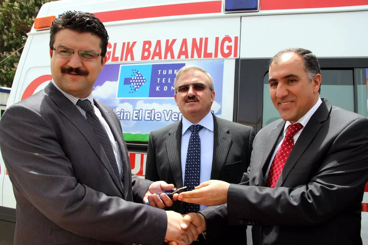 Van\'da Ambulans Teslim Töreni