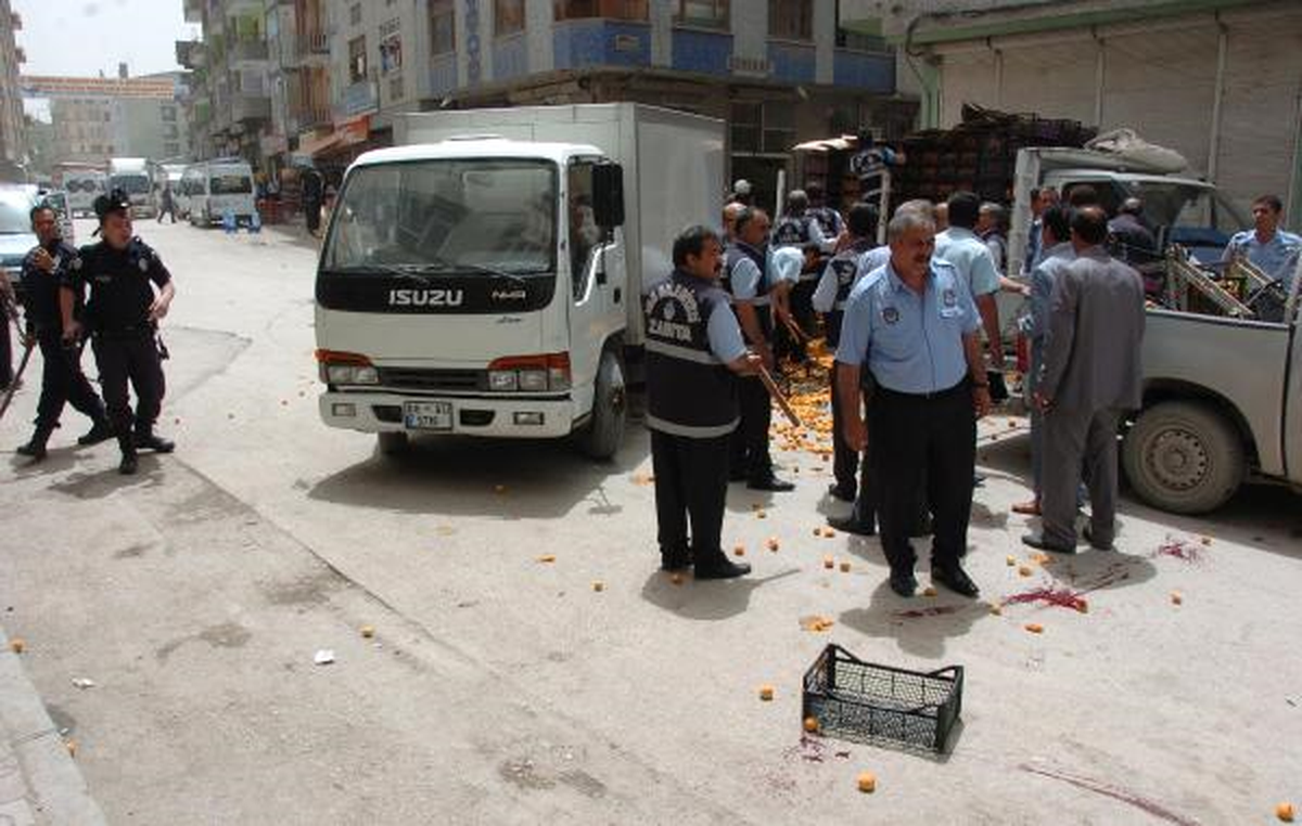Van\'da Seyyar Satıcı 2 Zabıtayı Bıçakladı