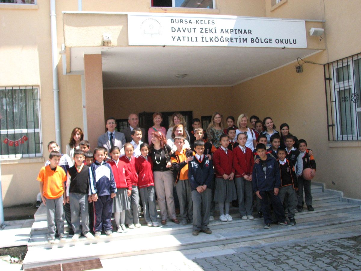 Yardımsever Kadınlar Öğrencileri Sevindiriyor