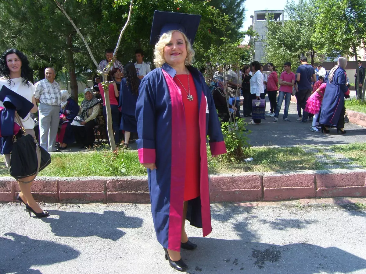 50 Yaşında Yüksekokul Bitirdi