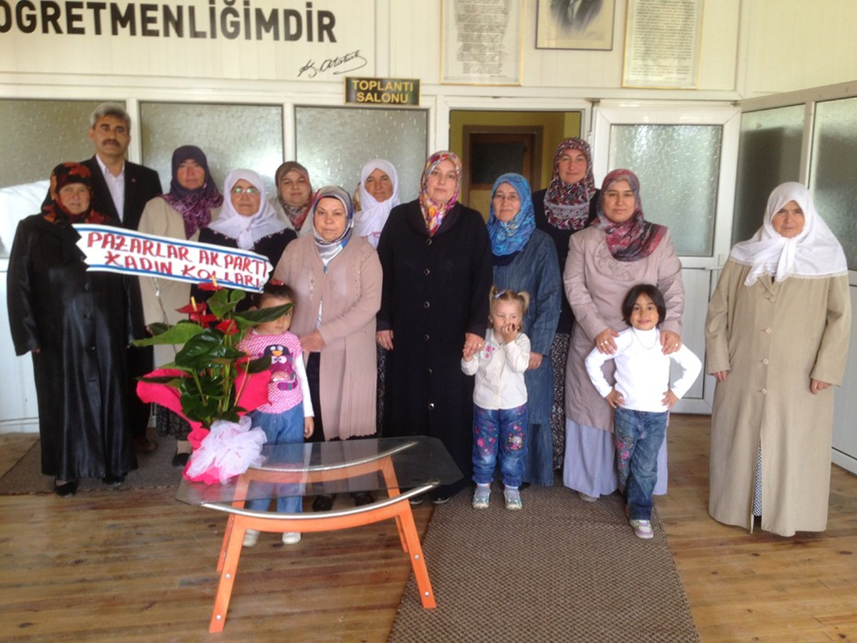 AK Parti Kadın Kollarından Eğitim Bir-Sen\'e Ziyaret