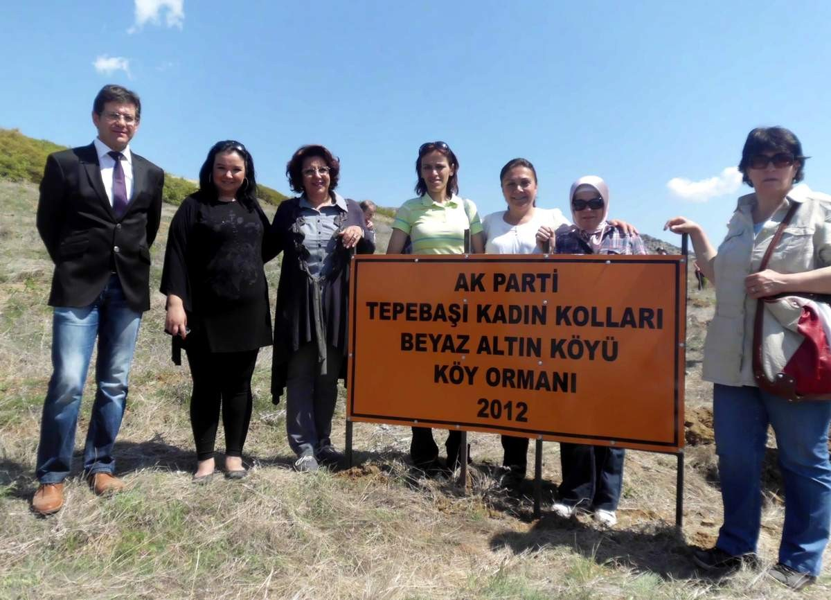 AK Parti Tepebaşı Kadın Kolları 700 Çamı Toprakla Buluşturdu