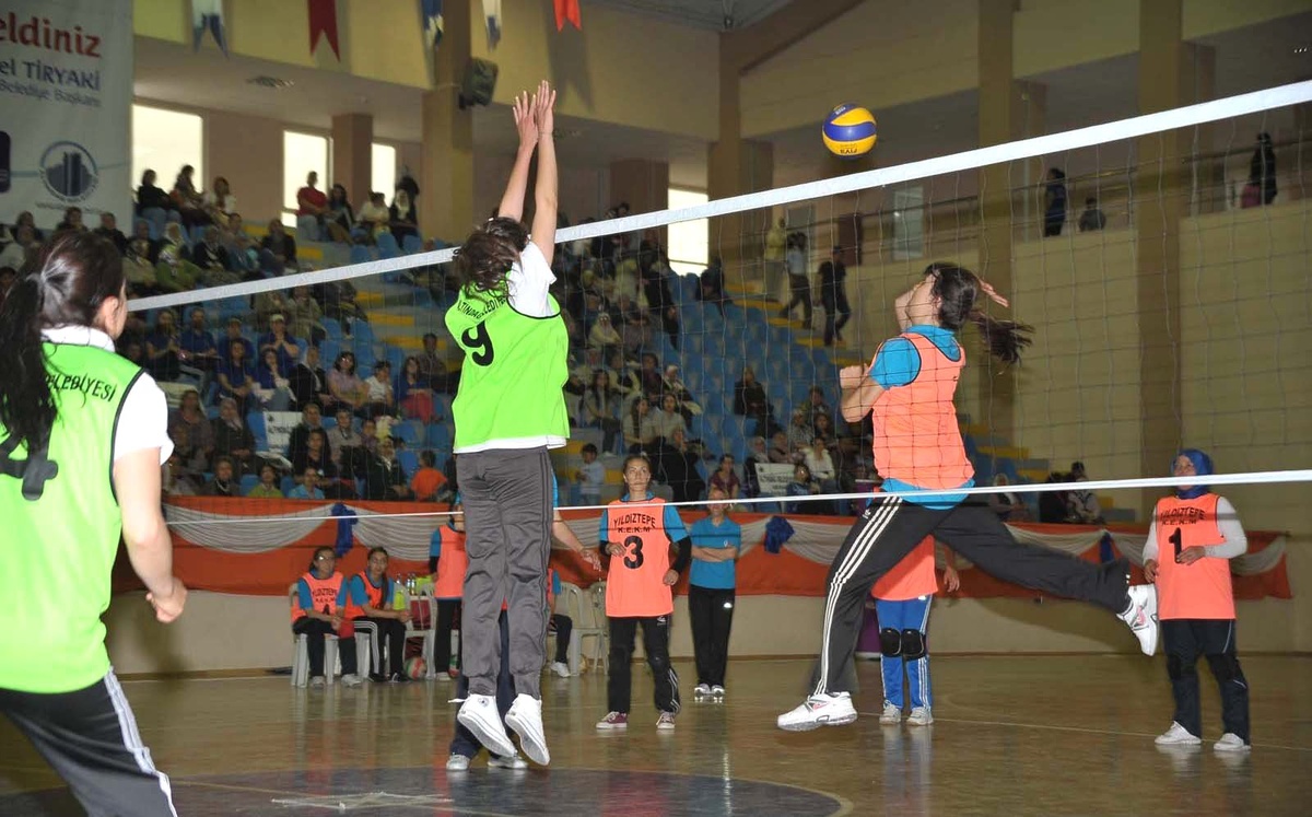 Altındağlı Kadınların Voleybol Turnuvası Milli Maçları Aratmadı