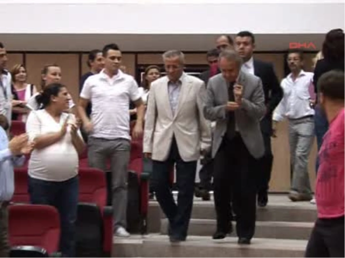 Antalya Muratpaşa Belediyespor\'da Akkaya ve Tosun Alkışlarla Döndü