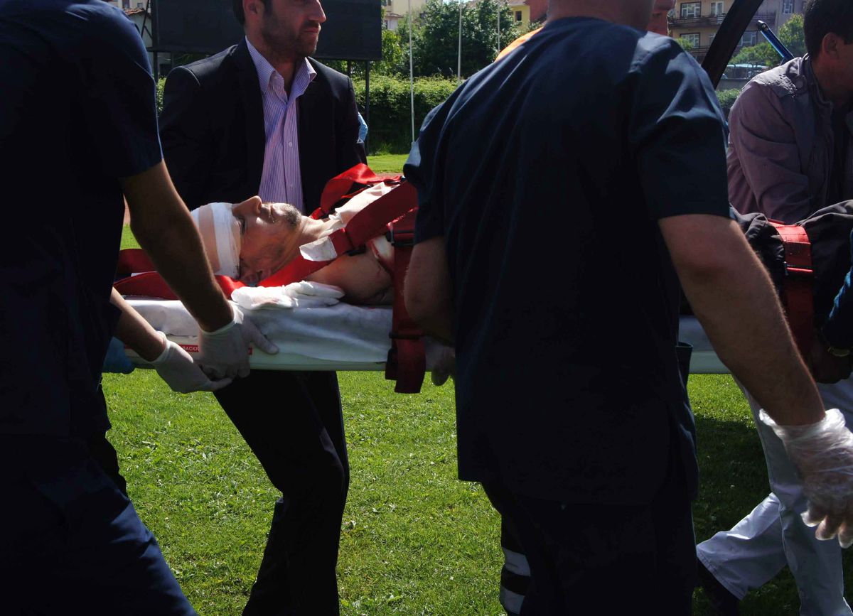 Bir Anlık Dalgınlık Kolundan Ediyordu