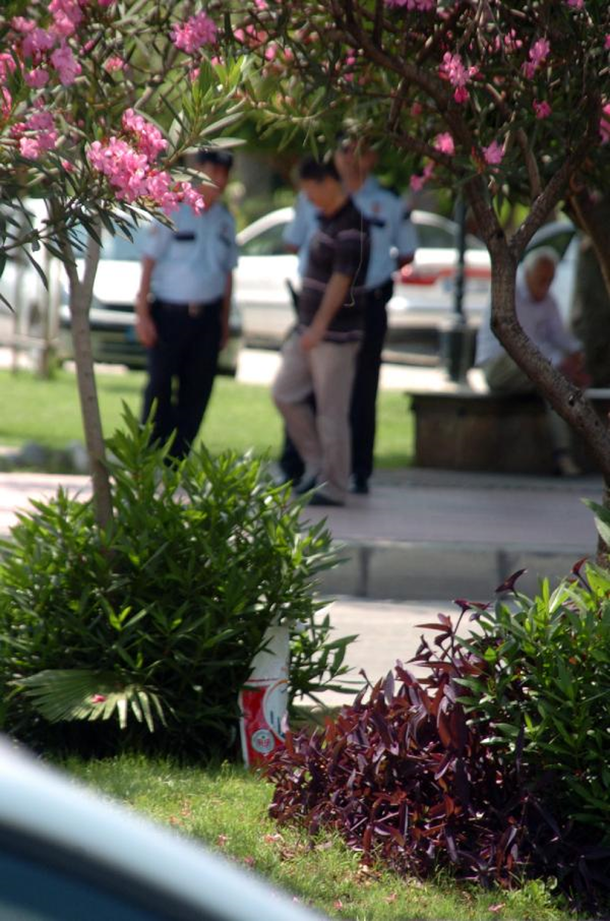 Bomba Paniğine Neden Olan Poşetten Gübre Çıktı