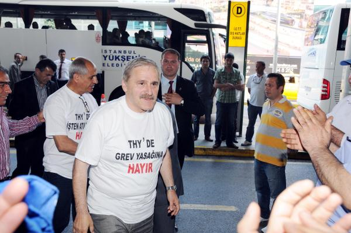 CHP'li Vekiller Tişörtü Giydiler, Slogan Attılar