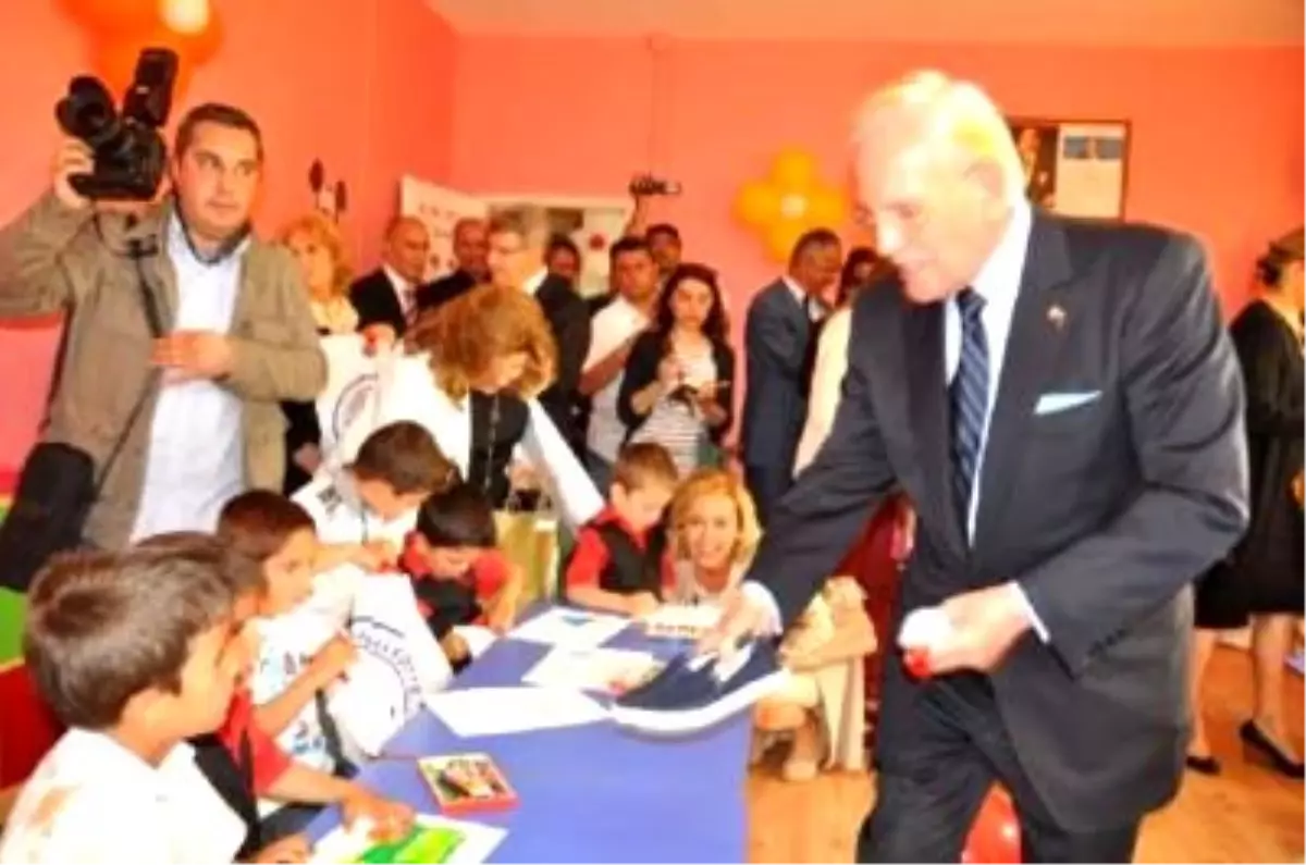 Demirören Ailesi\'nden İnegöl\'e 2 Okul