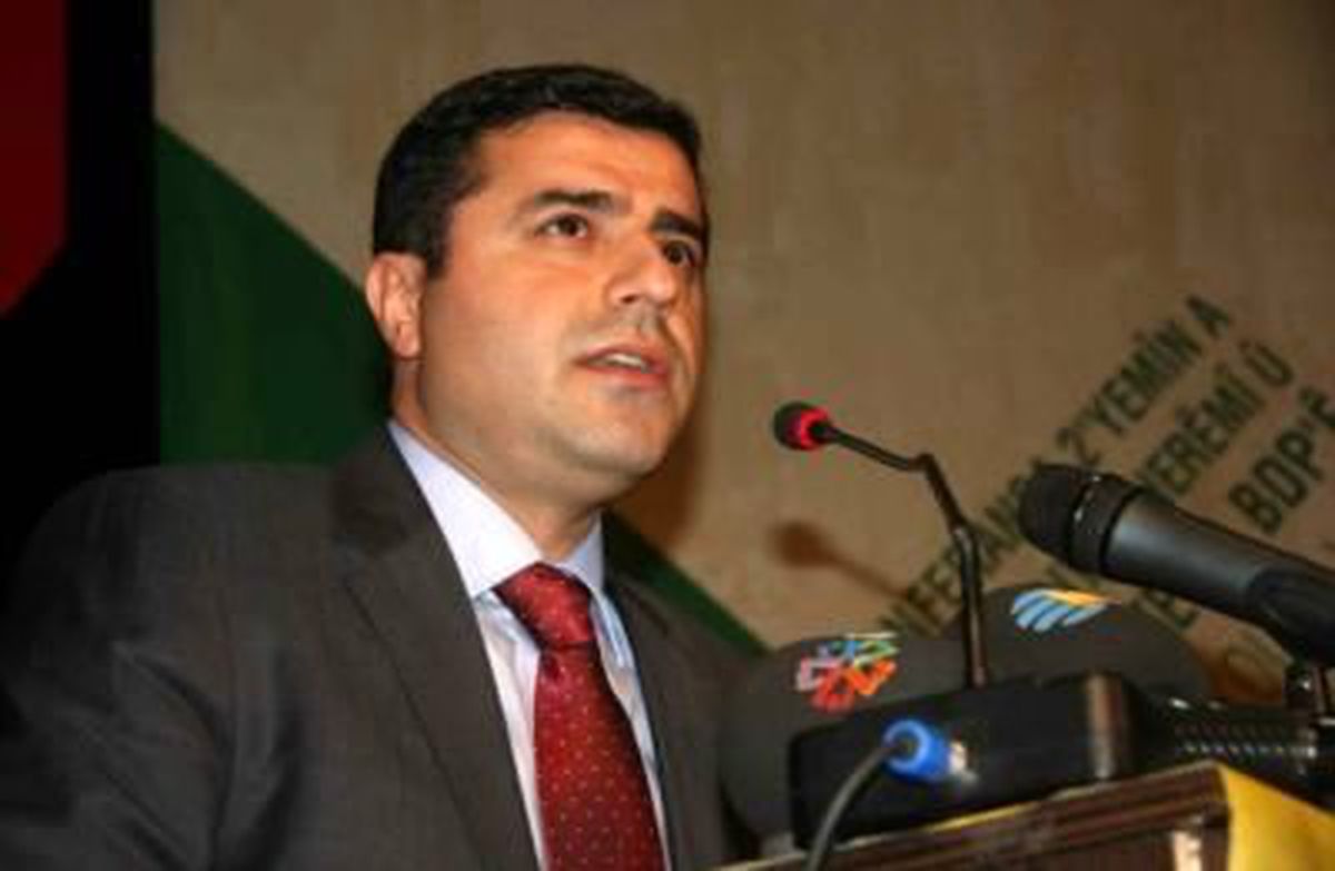 Demirtaş\'tan Diyarbakırlılar\'a \'Başbakanı Dinlemeye Gitmeyin\' Çağrısı