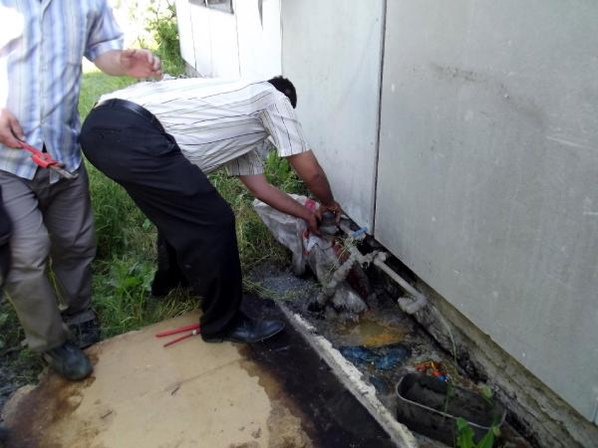 Düzce\'de Boşaltılması İstenen Prefabriklerin Elektrik ve Suları Kesildi