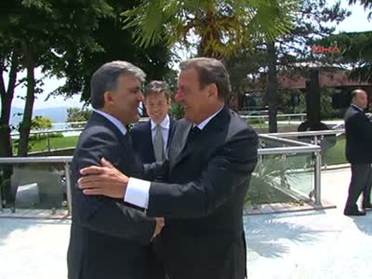 Gül, Schroeder\'i Kabul Etti