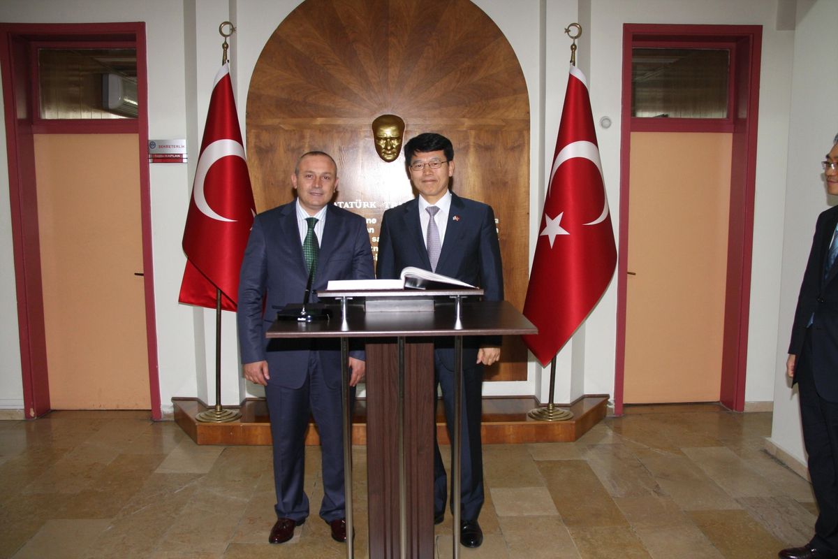 Güney Kore Büyükelçisi Lee'den Vali Kızılcık'a Ziyaret