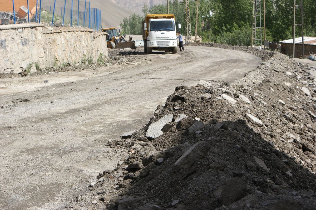 Hakkari\'de Yol Yapım Çalışmaları