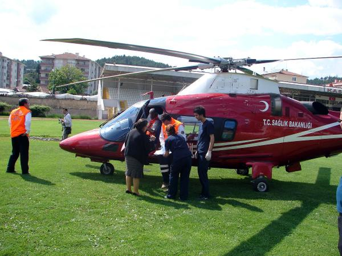 İş Makinesine Kaptırdığı Kolu Dirsekten Koptu, Ambulans Helikopterle Sevk Edildi