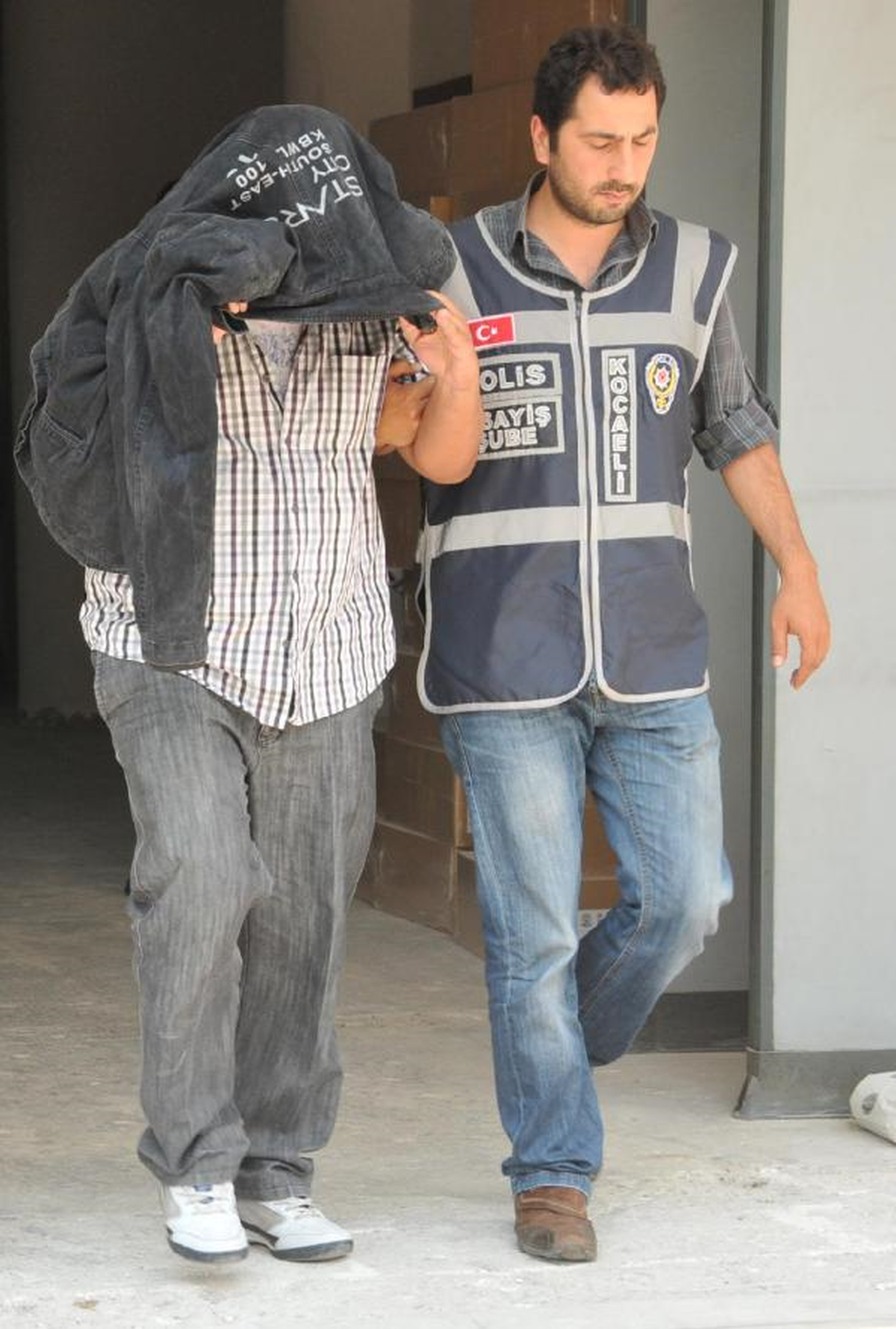 Kandıra'da Dükkanlarda 'Tırnakçılık' Yapan 3 Kişi Yakalandı