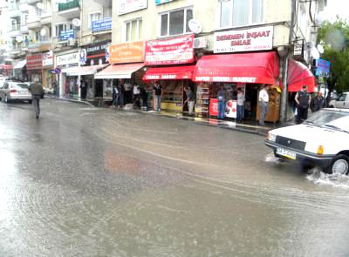 Kayseri'de Yağmur Hayatı Olumsuz Etkiledi