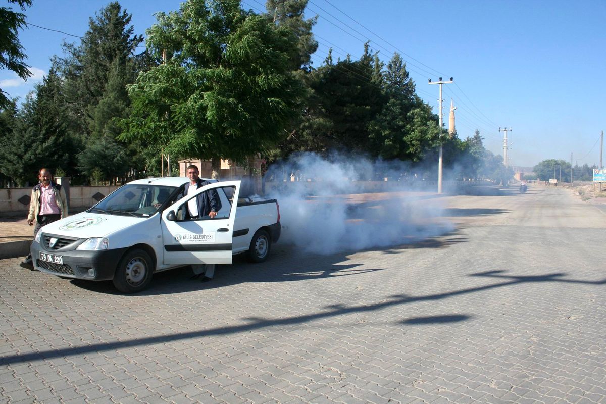 Kilis\'te İlaçlama Çalışmaları Devam Ediyor