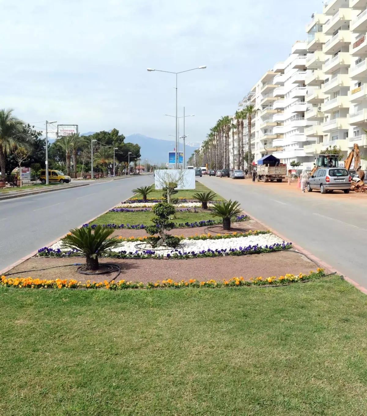 Konyaaltı Caddesi\'nin Kuzey Şeridi Asfaltlanacak