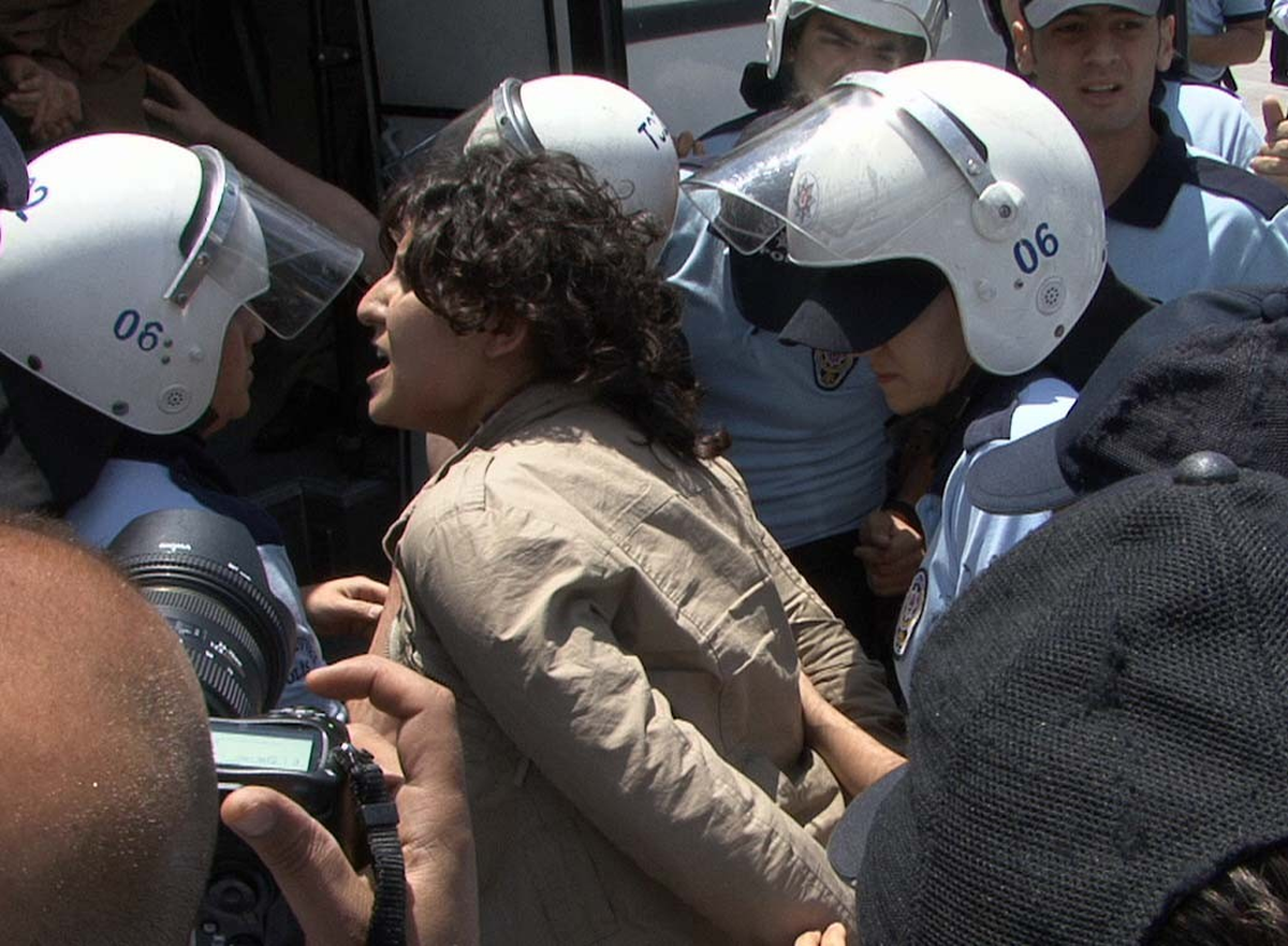 Kürtaj Protestosunda Gözaltı