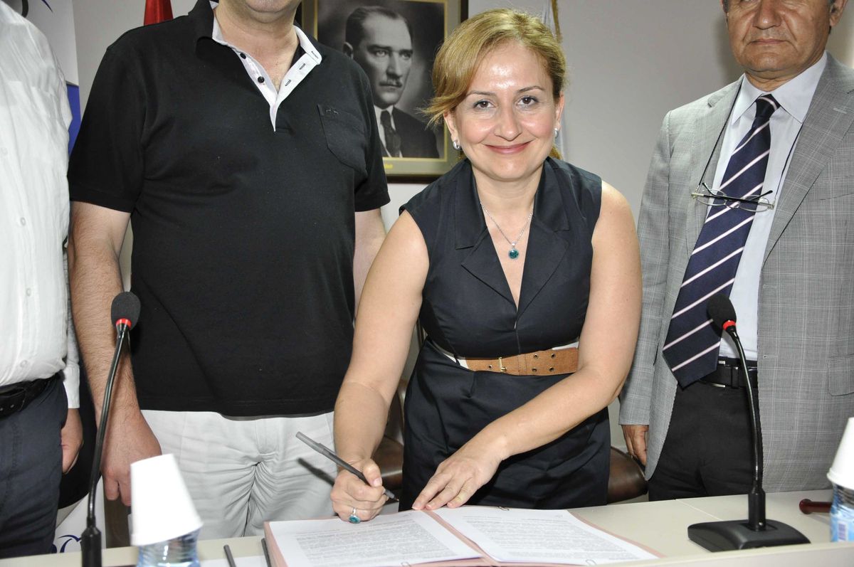 Kuşadası Ticaret Odası ve Unıversal Hastanesi'nden İşbirliği Anlaşması