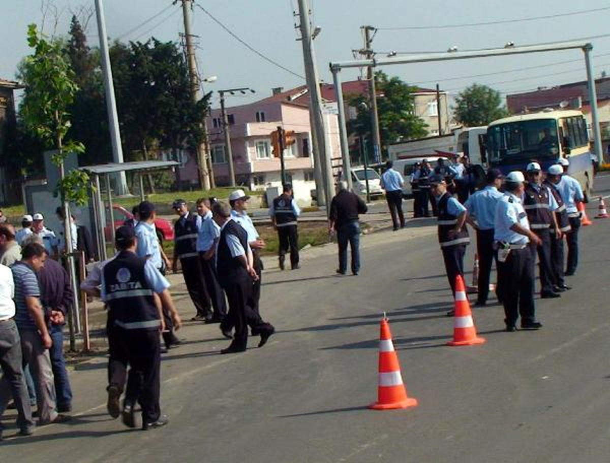Minibüsler Trafikten Men Edildi, Sürücülerle Zabıta Tartıştı