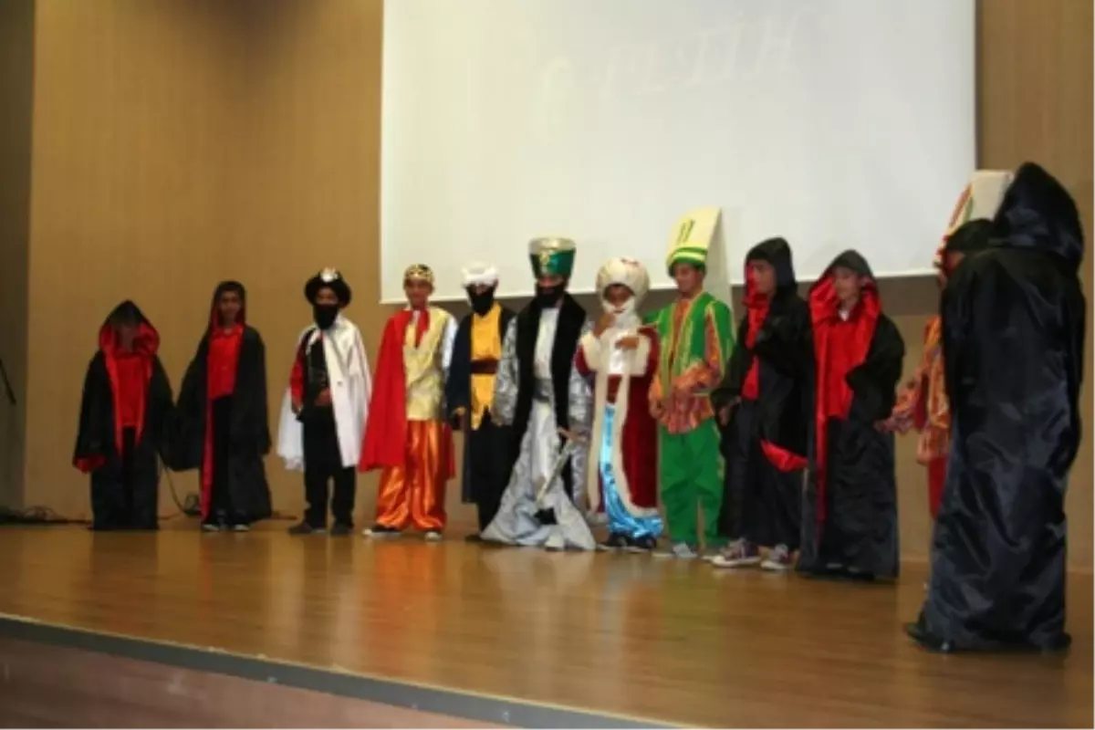 Öğencilerden Fetih\'e Coşkulu Kutlama