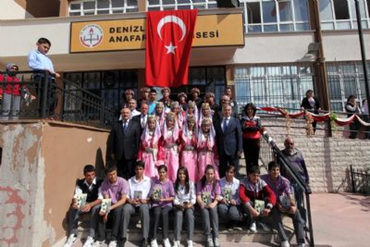 Öğrencilere Karne Hediyesi Başkan Amcadan