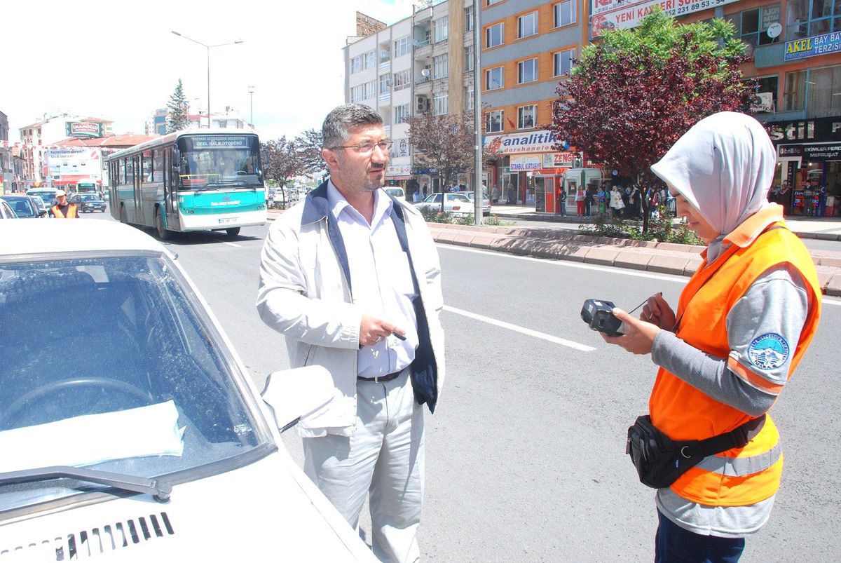 Parkomatlara Kadın Eli Değdi