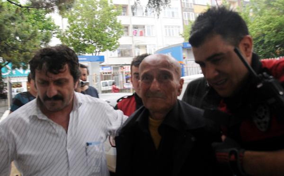 Pazar Yerinde Ensesinden Vurularak Öldürüldü
