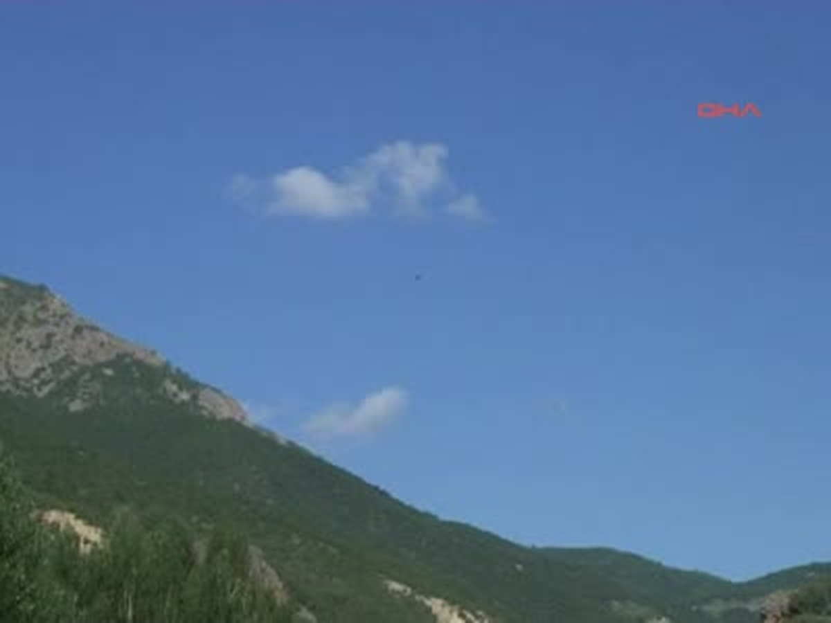 PKK\'lılar Tunceli\'de Araç Yaktı, İçindeki İşçilerden Haber Alınamıyor