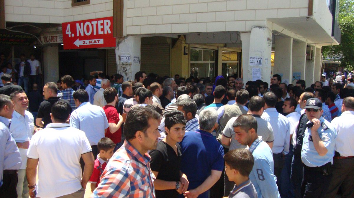 Polis Operasyon Düzenledi, Kapaklı Esnafı Kepenk Kapattı