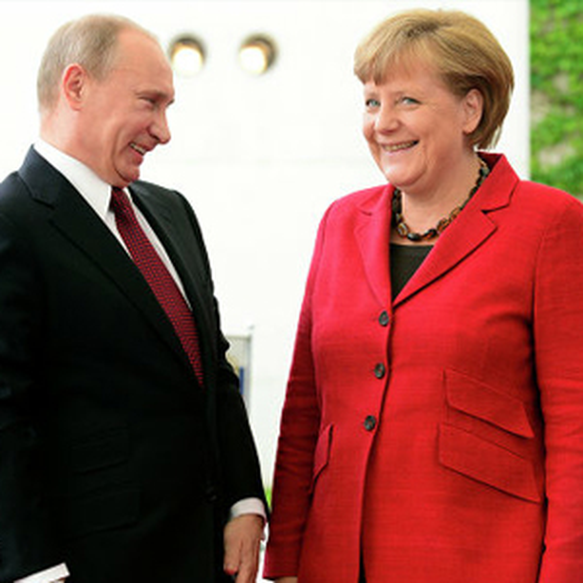 Putin, Almanya Başbakanı Merkel ile Görüştü