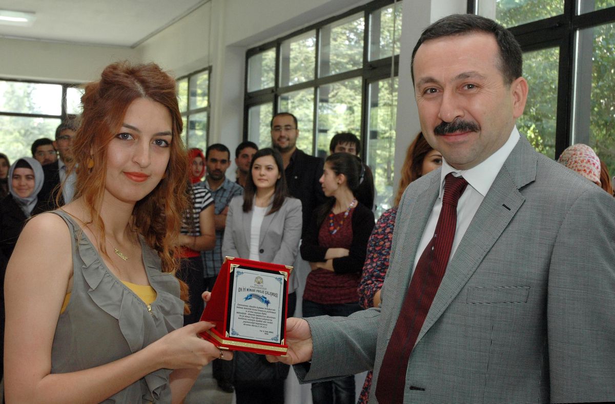 Rektör Gökbel'den Genç Mimarlara Ödül