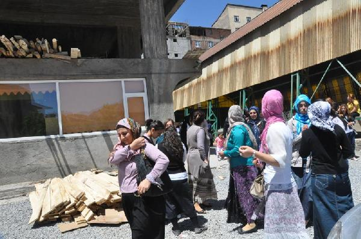 Tekstil Fabrikası İlanına 600 Kadın Başvurdu