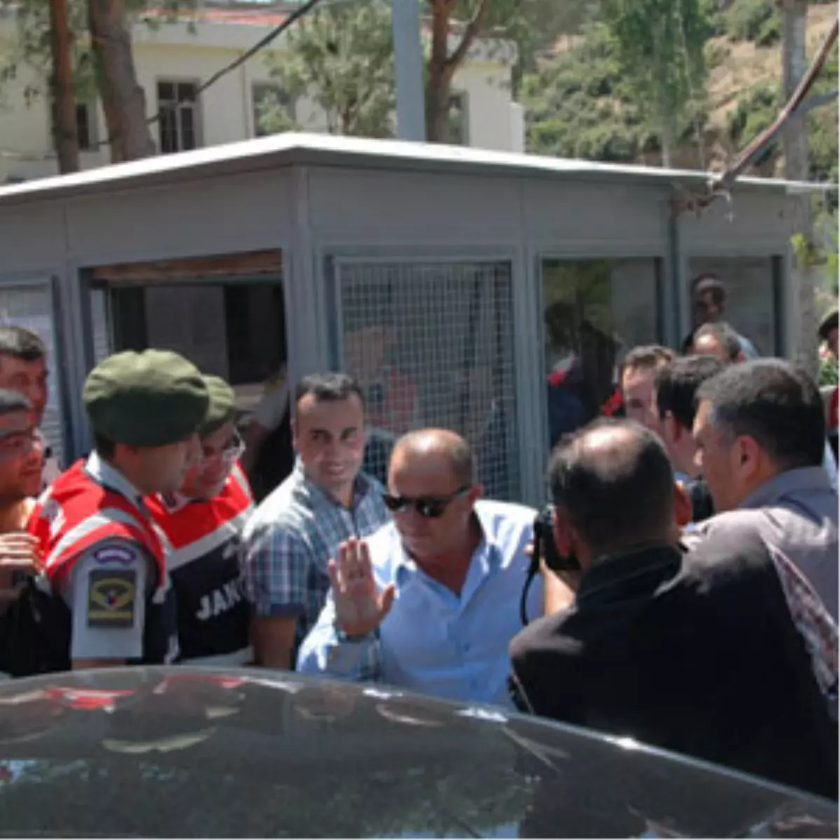 Terim\'den Cezaevindeki Ağar\'a Ziyaret