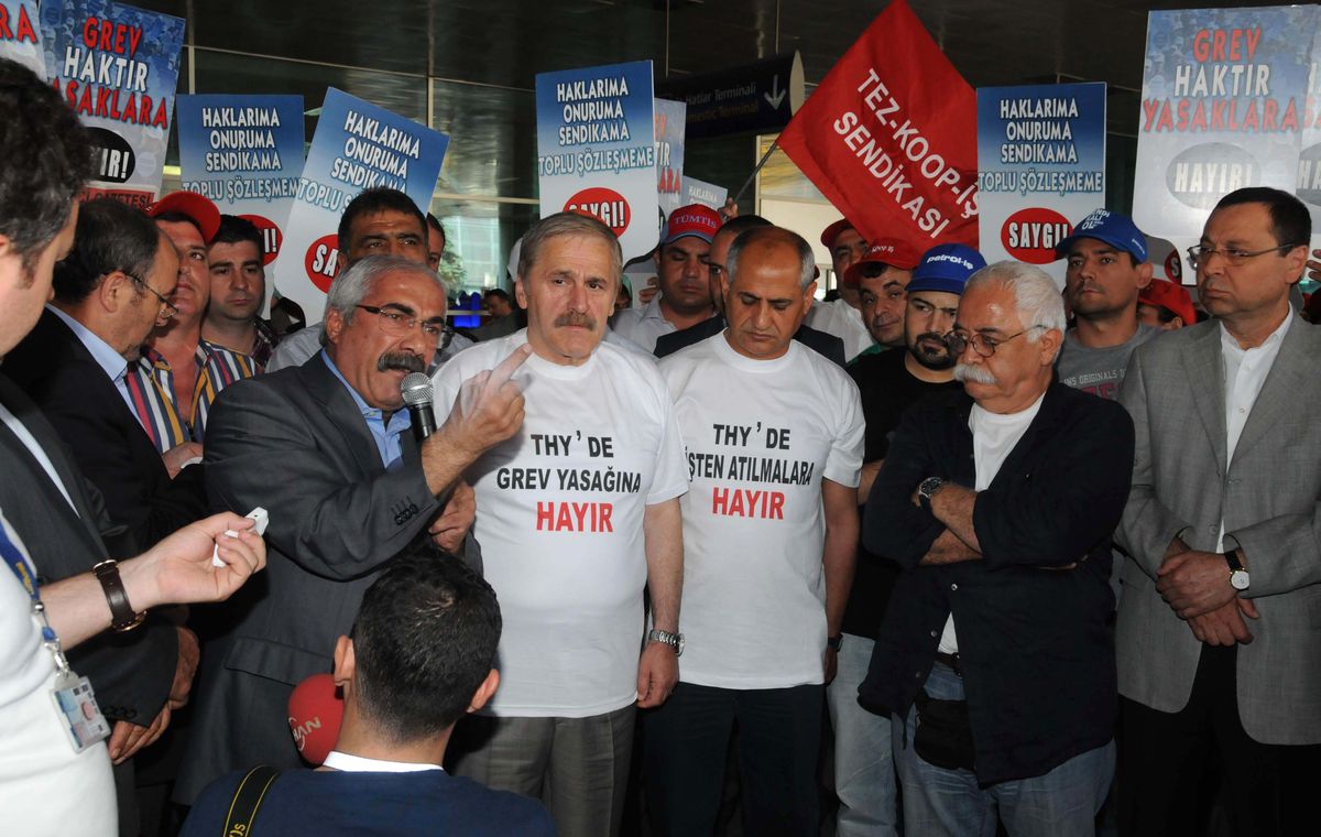 THY Çalışanlarına Levent Kırca ve Çelebi\'den Destek