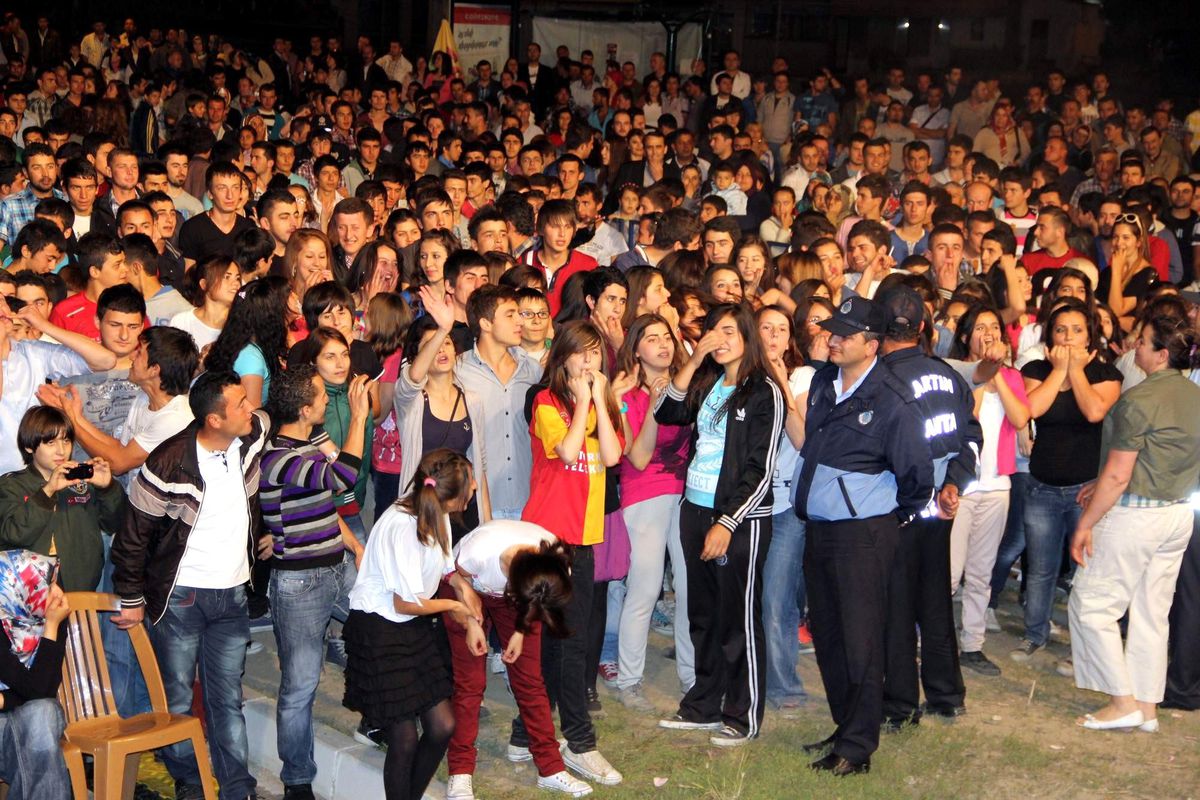 Ulaş Oral Çilek Festivalinde Eğlendirdi