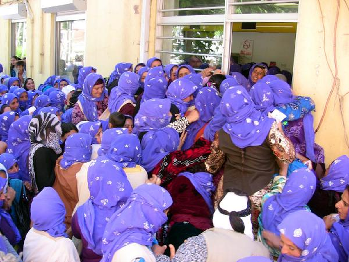 Viranşehir\'de Eğitim Yardımı İzdihamı