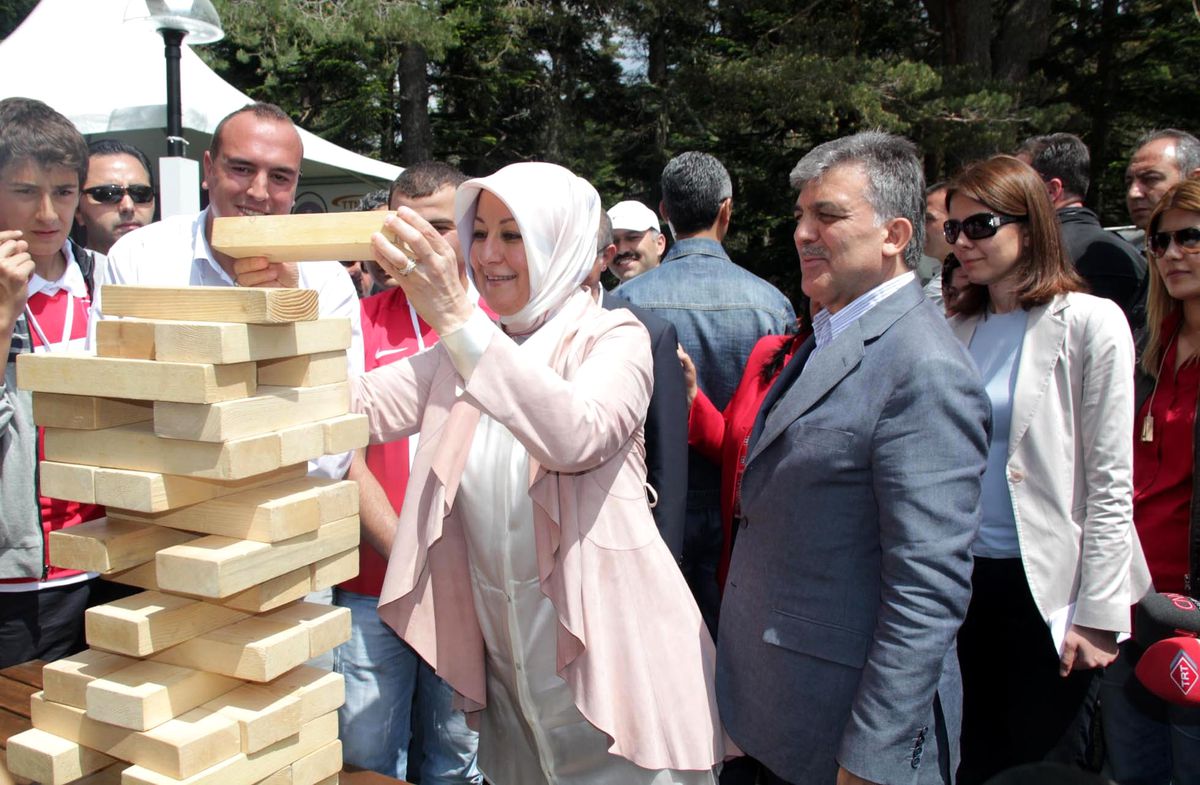 Abdullah Gül Karikatürünü Çizdirdi