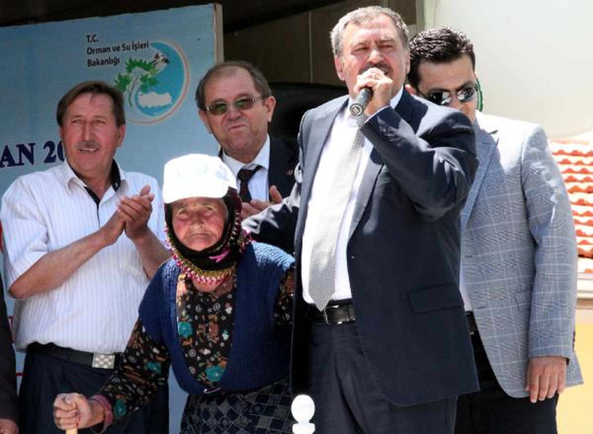 Afyonkarahisar\'da Temel Atan Bakan Eroğlu, \'Türkmen Beyi\' İlan Edildi