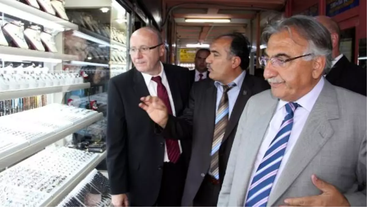 Alman Bakan Cağ Kebap Kesti