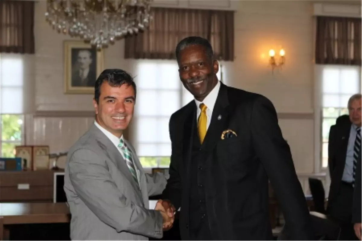 Amerikalı Heyet, Eyüp\'e Hayran Kaldı