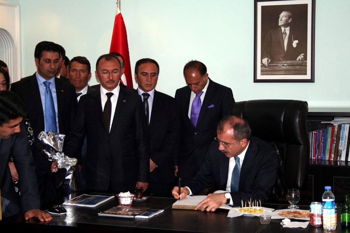Bakan Dinçer İktisadi ve İdari Bilimler Fakültesinin Temel Atma Törenine Katıldı