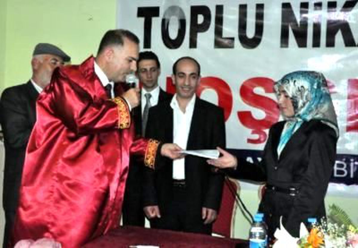 Bitlis\'te 19 Çift İçin Toplu Nikah Töreni Düzenlendi