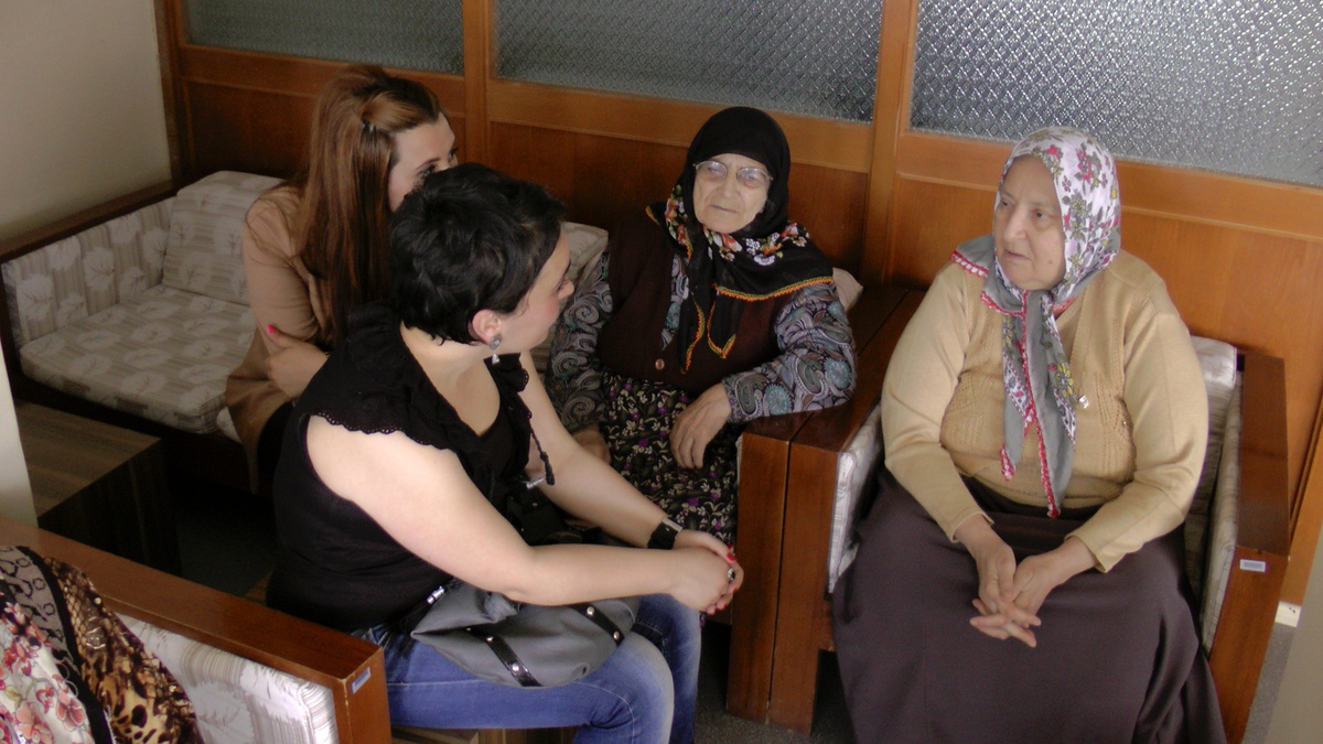 CHP'li Gençler Huzurevi Sakinlerini Ziyaret Ettiler